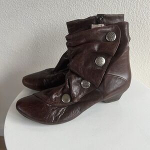 Eric Michael Women 40 Brown Leather Zip Ankle heeled web shoemakers Boots